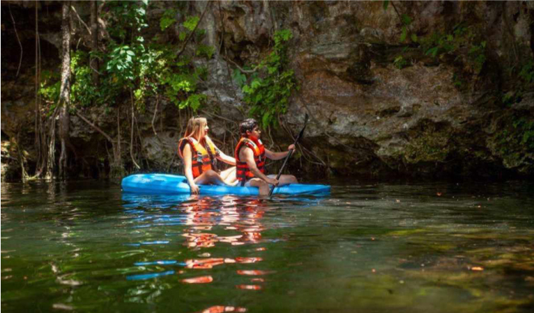 Cenote y amenidades